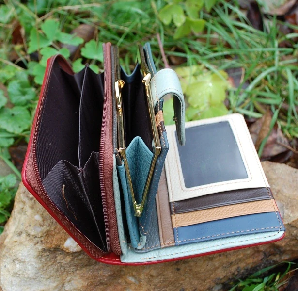 Dámska kožená peňaženka kovový patent multicolor