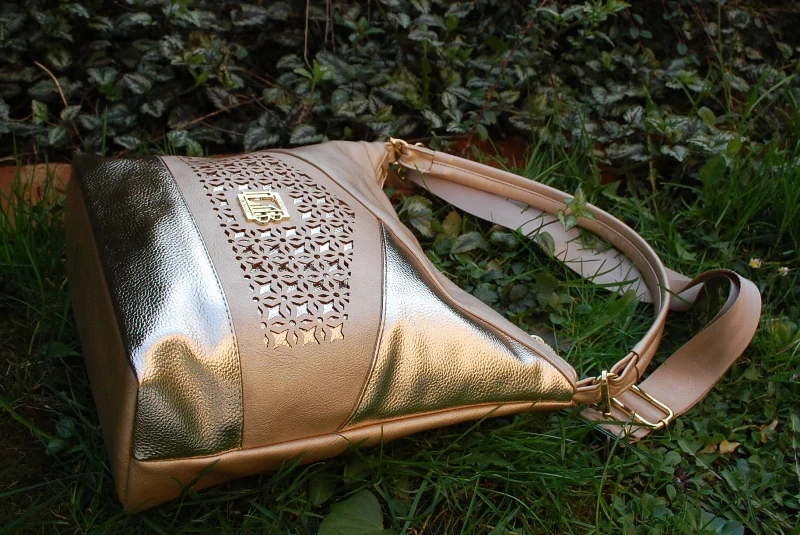 Kabelka zlatá zlatý vzor LAURA BIAGGI