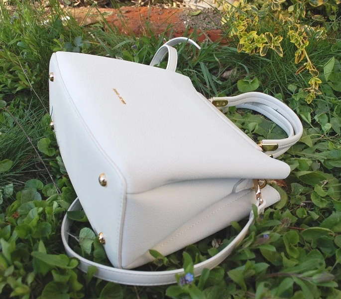 Kabelka biela matná zlaté ozdobné kovanie David Jones