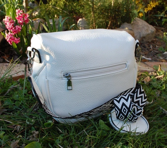 Kabelka biela matná čierno biele ramienko