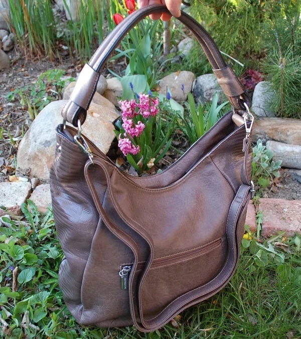 Kabelka hnedá bledá crossbody strieborné kovanie