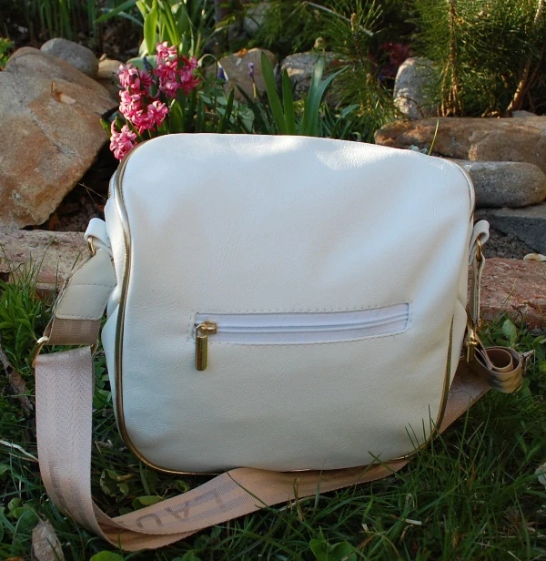 Kabelka biela zlatá matná ľadvinka dlhé ramienko LAURA BIAGGI