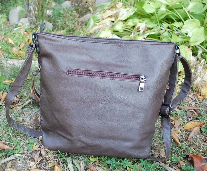 Kabelka hnedá tmavá crossbody tmavé kovanie