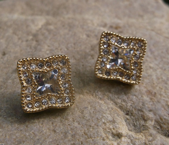 Náušnice zlatej farby brúsené sklo 