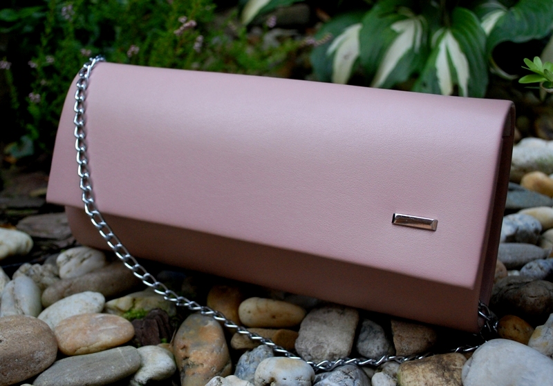 Kabelka listová púdrová matná retiazkové ramienko