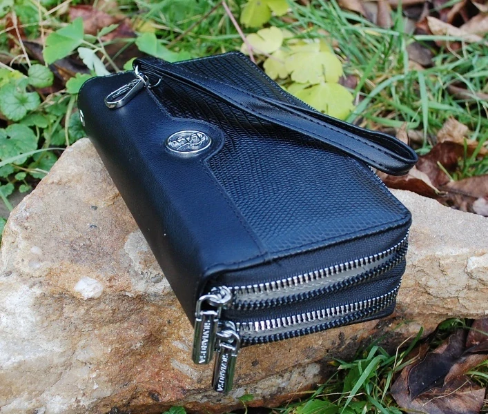 Peňaženka čierna matná strieborné ozdobné zipsy