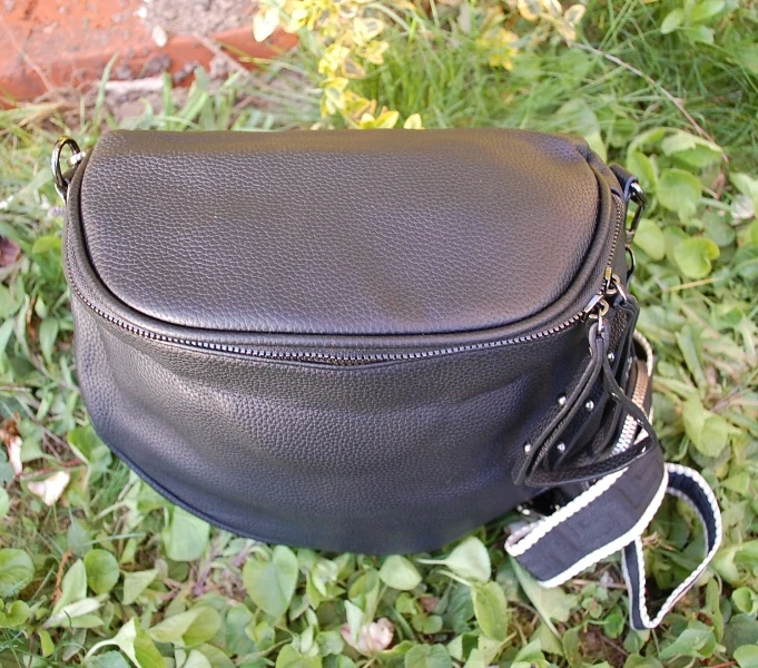 Kabelka čierna matná čierny zips 