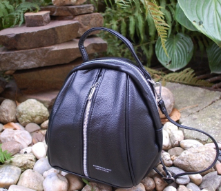 Ruksak čierny strieborné kovanie vrecko na zips