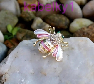 Brošňa ružová zlatá včielka