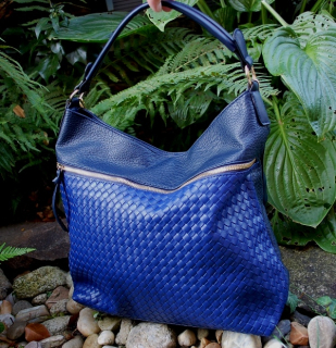 Kabelka modrá matná štepovaná zlatý zips