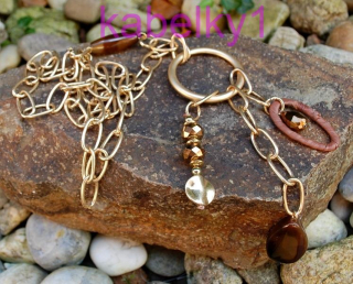 Náhrdelník zlatý brúsené hnedé sklo 