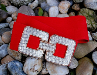 Opasok červený pružný zlatá pracka strieborný štras  