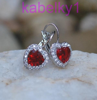 Náušnice srdiečka červené strieborná farba brúsené sklo 
