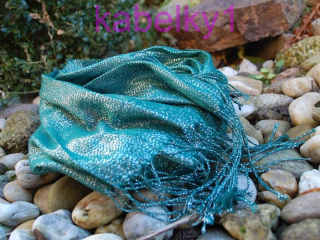 Šál zelený prepletaný nitkou striebornej farby 