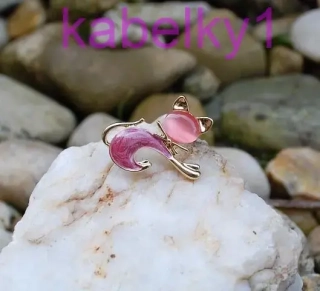 Brošňa zlatá mačička ružová perleť 