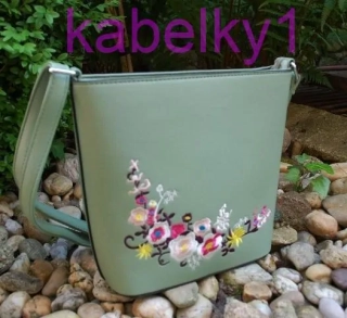 Kabelka mint mentolová matná s vyšívanými kvetmi strieborné kovanie 