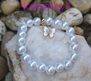 Náramok perly biele s leskom zlatý motýľ