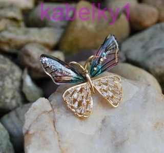 Brošňa MONA zlatý motýlik dúhové a strieborné sklo 