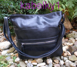 Kabelka čierna matná crossbody čierne zipsy a kovanie 