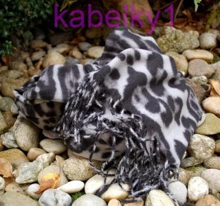 Šál šedý čierny leopard tmavý strapčeky