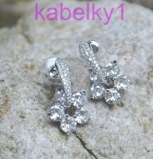 Náušnice kvet strieborná farba brúsené sklo striebornej farby 