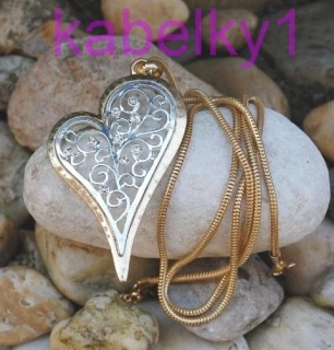 Náhrdelník zlatý strieborné srdiečko s ornamentom a sklom