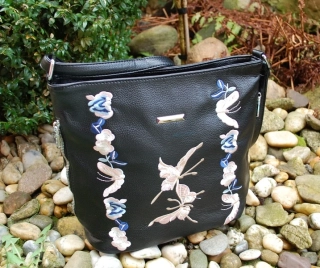 Kabelka čierna vyšívané motýle a kvety SILVIA ROSA