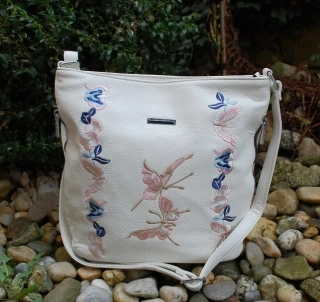 Kabelka smotanová vyšívané motýle a kvety SILVIA ROSA