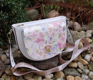 Kabelka biela crossbody ružové kvety modré motýle zlaté kovanie LAURA BIAGGI
