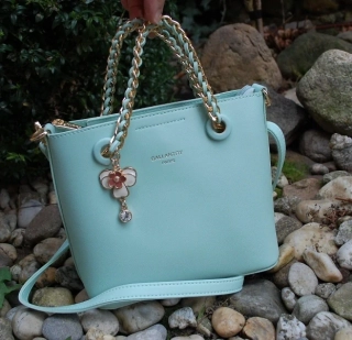 Kabelka mint mentolová zlatá retiazka