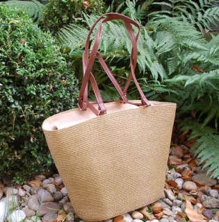 Kabelka krémová zlatá pletená hnedé koňakové rúčky