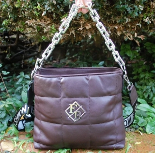 Kabelka hnedá matná strieborná retiazka crossbody