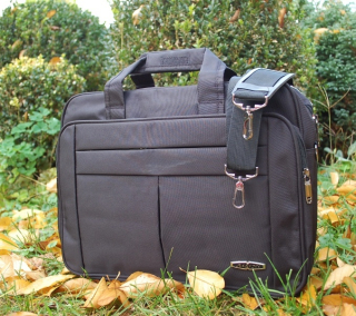 Pánska čierna aktovka kufrík veľká tmavé strieborné logo 