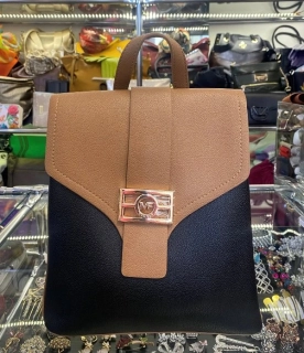 Ruksak čierno koňakový zlatá ozdobná pracka