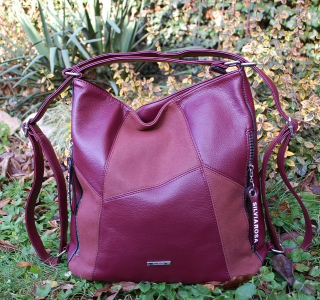 Kabelka batoh bordová crossbody strieborné kovanie 