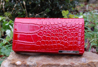 Dámska červená peňaženka lakovaná GREGORIO oddelenie na karty 