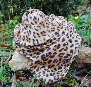 Šatka smotanová krémová hnedá leopardí vzor
