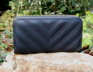 Peňaženka čierna matná zlaté ozdobné zipsy