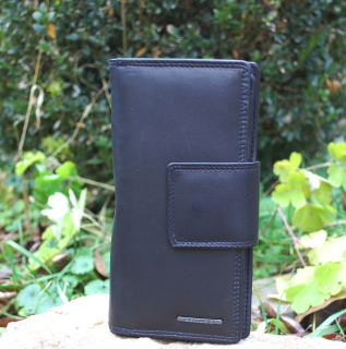 Dámska čierna matná peňaženka Bellugio