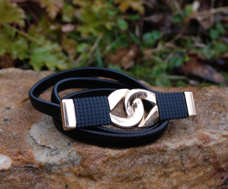 Opasok čierny pružný zlatá ozdoba 