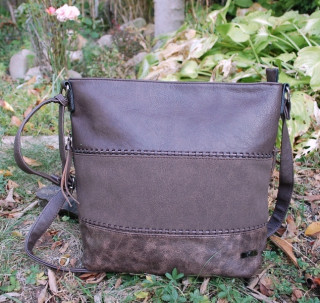 Kabelka hnedá tmavá crossbody tmavé kovanie 