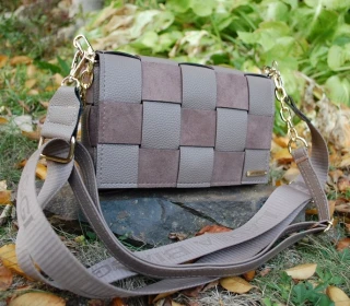 Kabelka hnedá bledá fango zlatá reťaz Laura Biaggi