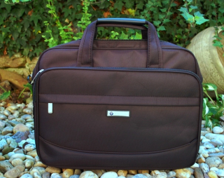  Pánska aktovka čierna kufrík veľká tmavé strieborné logo rúčky 