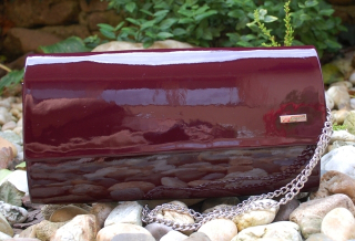 Kabelka listová bordová tmavá lakovaná 